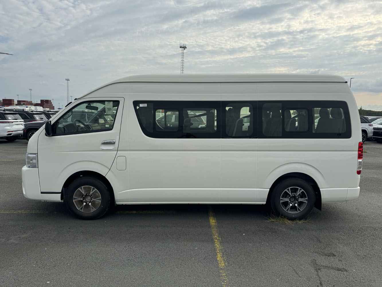Van 15 Seats 3